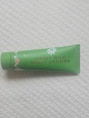 Marc Jacobs Daisy Wild Body Lotion — Green Tube with Floral Accents Brand New.